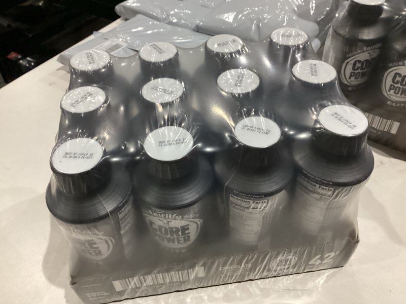 Condition photo showing New/Like New for Fairlife Core Power Elite 42g High Protein Milk Shakes, Ready to Drink for Workout Recovery, Chocolate, 14 Fl Oz (Pack of 12) (B01DDIRDZA)