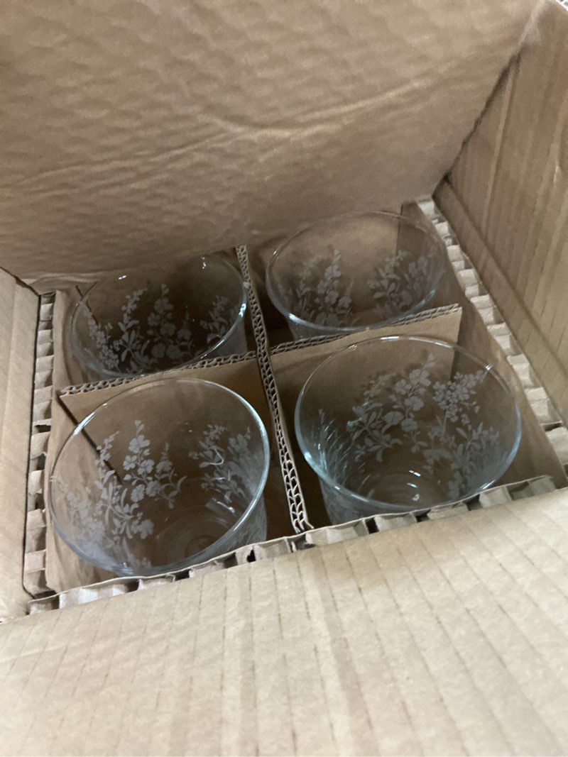 Condition photo showing Good Condition for the pioneer woman daisy glass 12-ounce tumbler, clear, set of 4