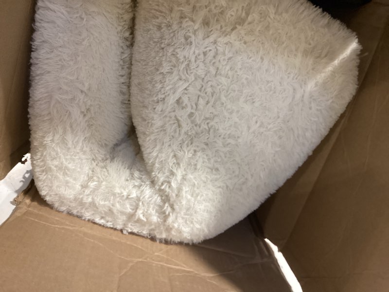 Condition photo showing Good Condition for ophanie round rugs 8ft ivory circle area rug, aesthetic room decor, fluffy fuzzy bedroom carpet, plush soft shaggy cream living room rugs for kids home decor, nursery 2- ivory round 8' (round)