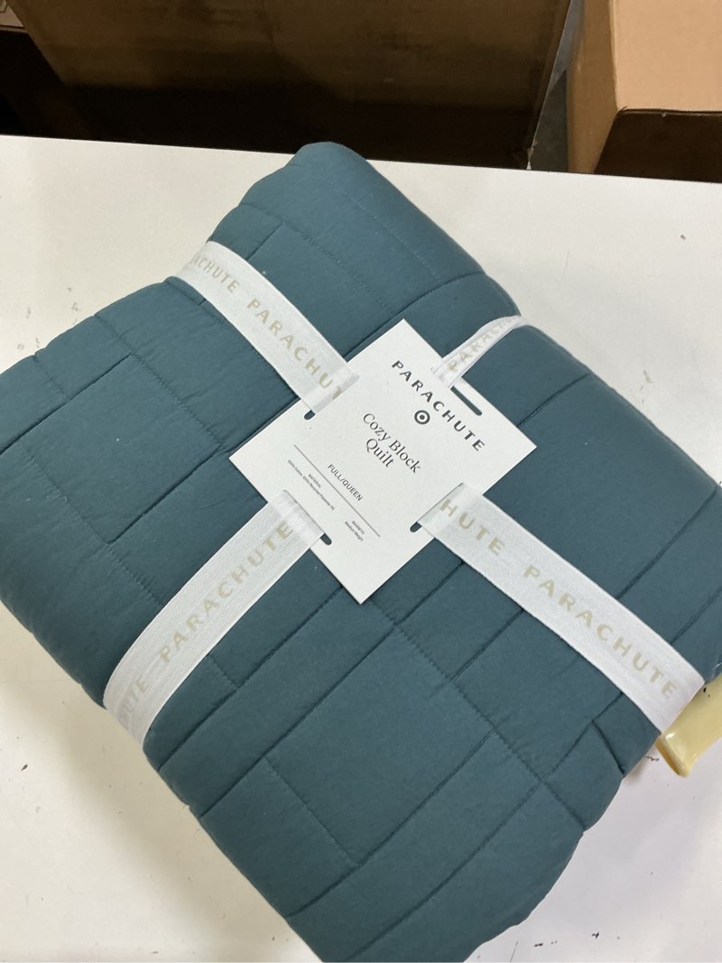 Condition photo showing As Is for parachute cozy block quilt full/queen 100% cotton medium weight