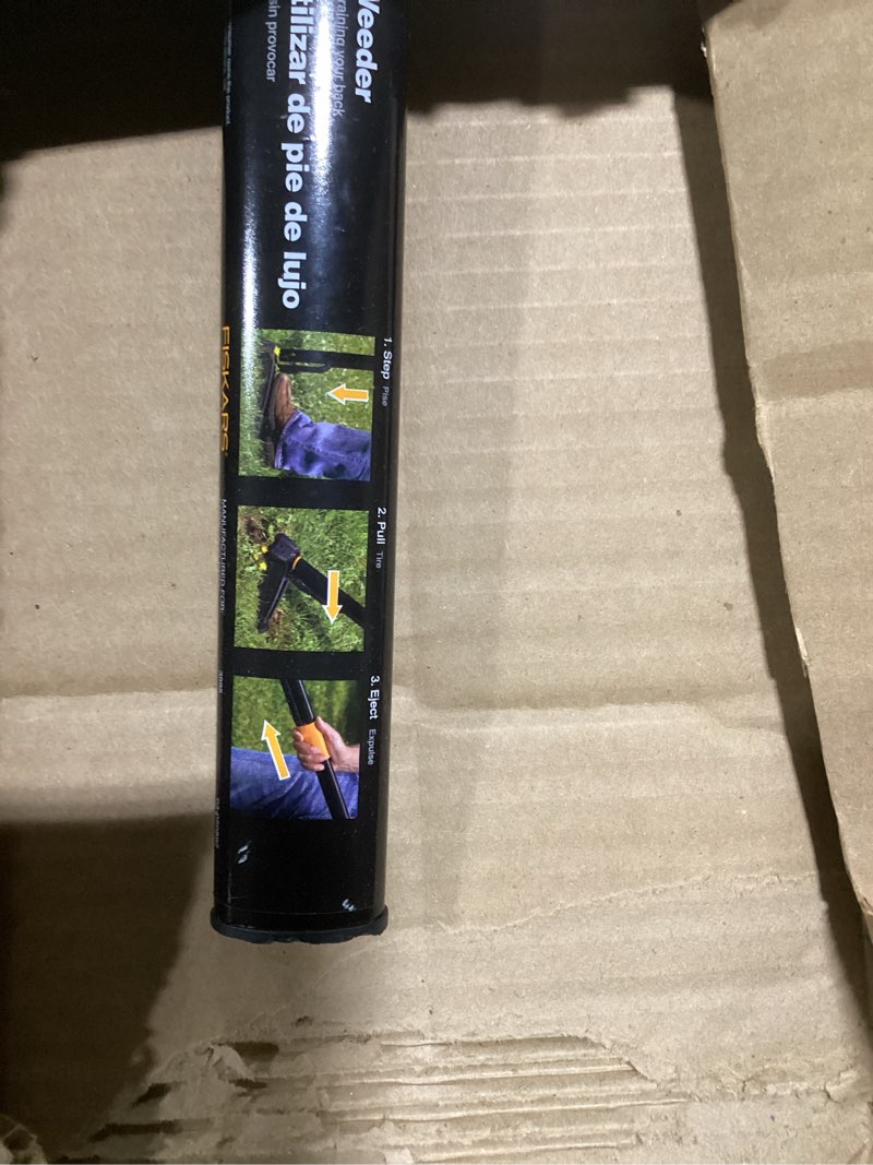 Condition photo showing Good Condition for fiskars stand-up weed puller tool, 4 serrated stainless steel claws grip roots for permanent removal, reinforced foot platform penetrates tough soil, easy-eject & ergonomic offset handle, 39"