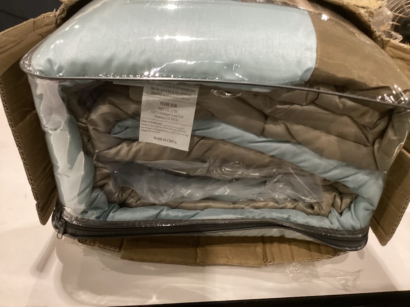 Condition photo showing As Is for madison park cozy comforter set-deluxe hotel collection, all season down alternative luxury bedding with matching shams, decorative pillows, king (104"x92 "), genevieve, blue7 piece king(104"x92") blue