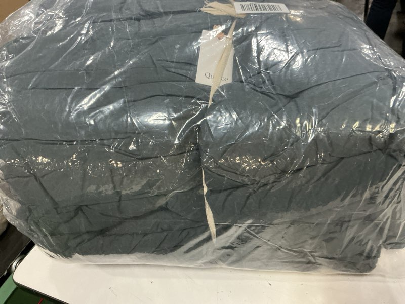 Condition photo showing Good Condition for cotton pintuck comforter, king/cal king, nightfall
