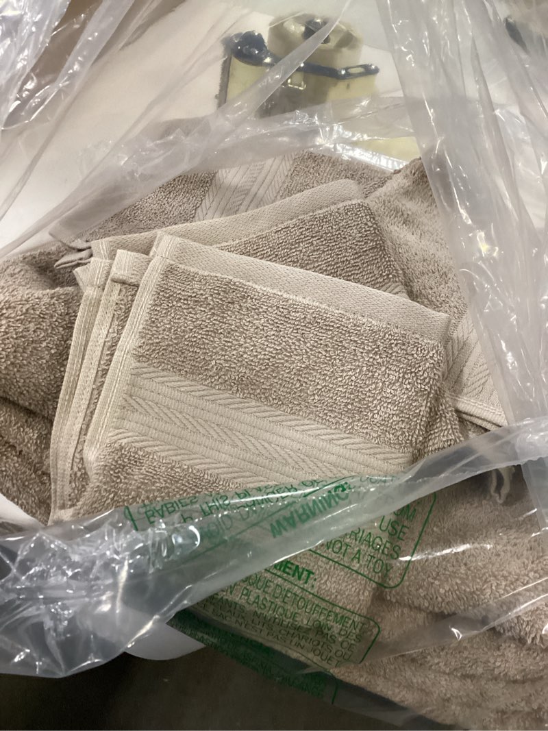 Condition photo showing Good Condition for Elvana Home Ultra Soft 6 Pack Cotton Towel Set, Contains 2 Bath Towels 28x55 inch, 2 Hand Towels 16x24 inch & 2 Wash Coths 12x12 inch, Ideal Everyday use, Compact & Lightweight - Tan