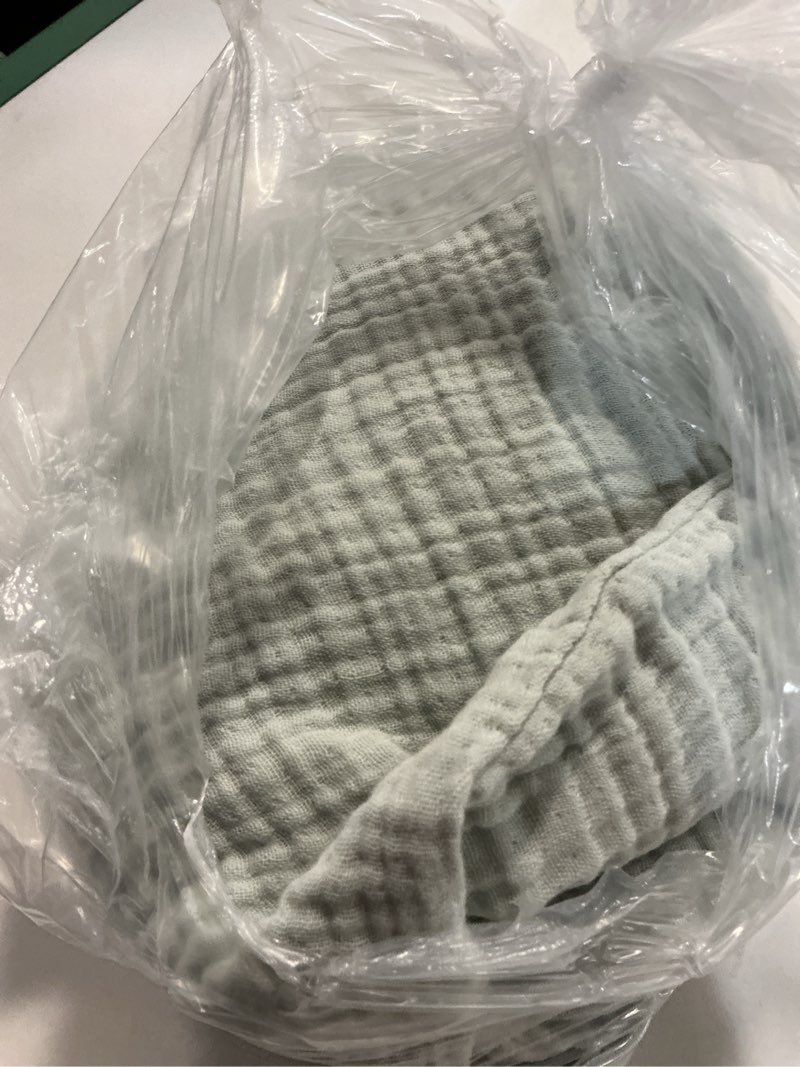 Condition photo showing Good Condition for organic cotton gauze dream quilt set, full/queen, mist
