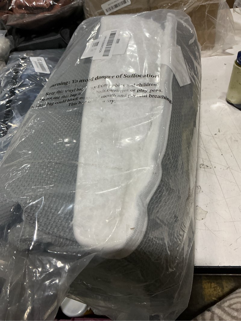 Condition photo showing New/Like New for purrugs bathroom rug non-slip machine washable 30" x 46", super absorbent and quick dry shaggy microfiber bath mat, extra soft and plush bath rug for bathtub, shower, and sink, white white 30" x 46"