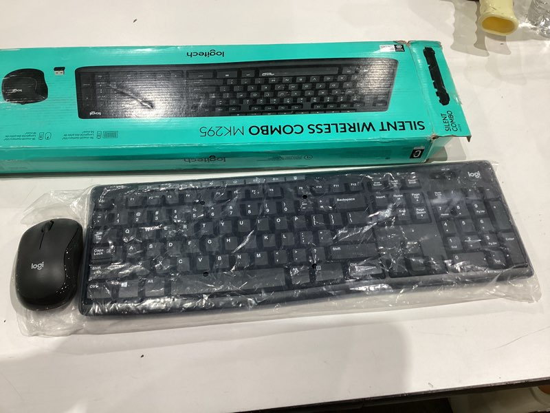 Condition photo showing Good Condition for Logitech MK295 Wireless Mouse & Keyboard Combo with SilentTouch Technology, Full Numpad, Advanced Optical Tracking, Lag-Free Wireless, 90% Less Noise - Graphite