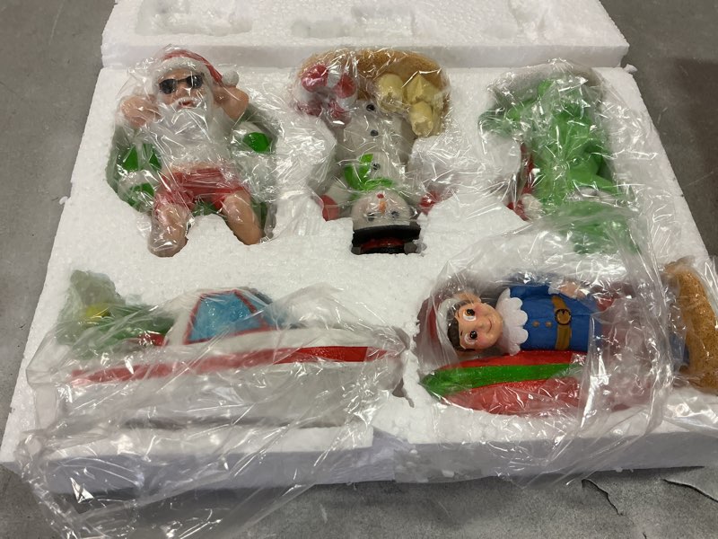 Condition photo showing New/Like New for 5 pc. Holiday Resin Bundle 