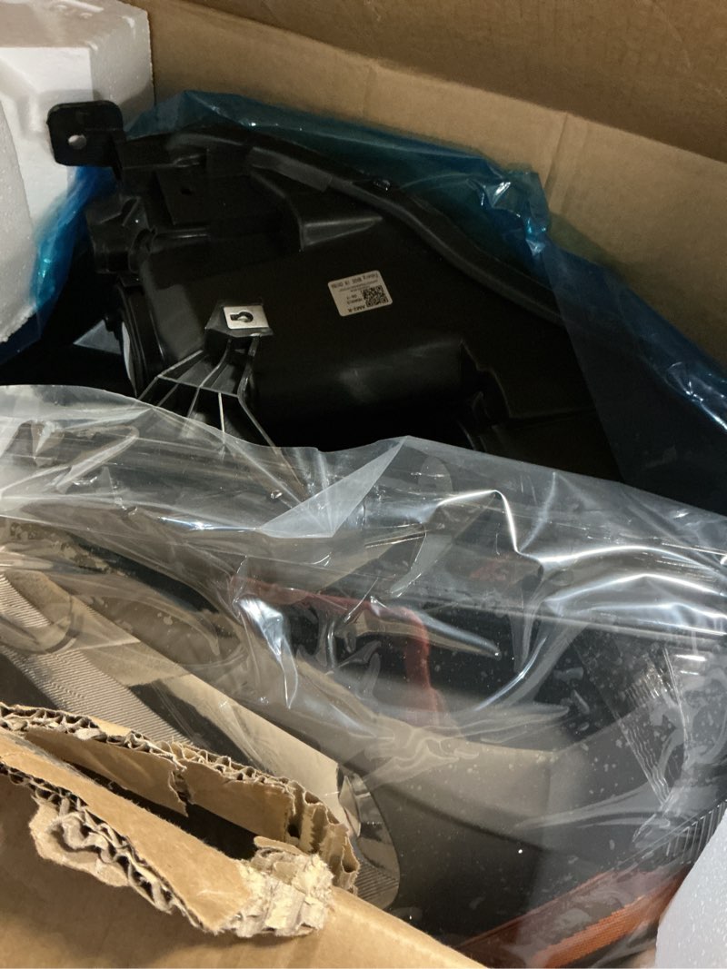 Condition photo showing Good Condition for weelmoto headlight assembly for 2003-2007 honda accord, oe headlamp replacement, black housing, amber reflector, left+right 2/4-door clear lens i black housing i amber reflector oe replacement