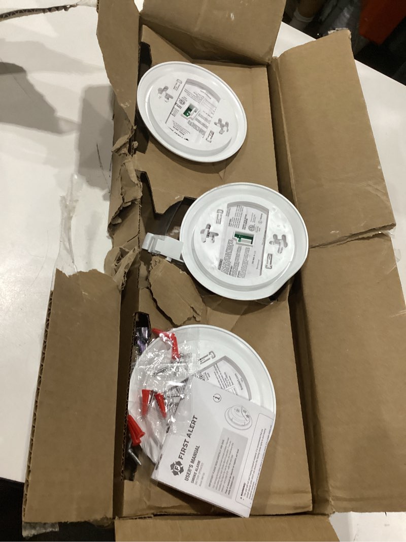Condition photo showing As Is for brk first alert smi100, battery-operated smoke alarm, 3-pack 3-pack precision detection smi100