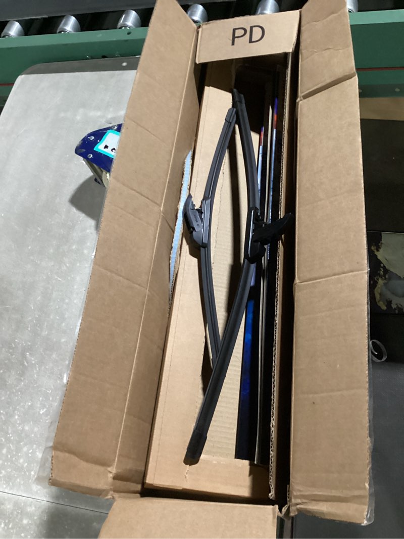 Condition photo showing Good Condition for bosch 24a18a icon beam wiper blades - driver and passenger side - set of 2 blades ( 24a & 18a) front (24a & 18a) icon combo pack (front)