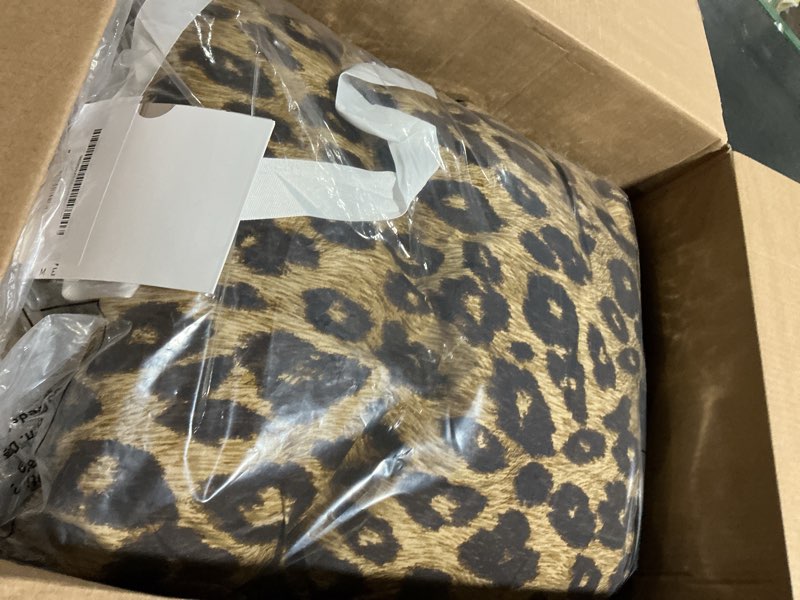 Condition photo showing Good Condition for VCNY Home - Queen Bed in a Bag, Soft Bedding Set with Matching Shams, Decorative Pillows & Pillowcases, Animal Print Home Decor (Cheetah Brown, Queen) Queen (2024 Version)