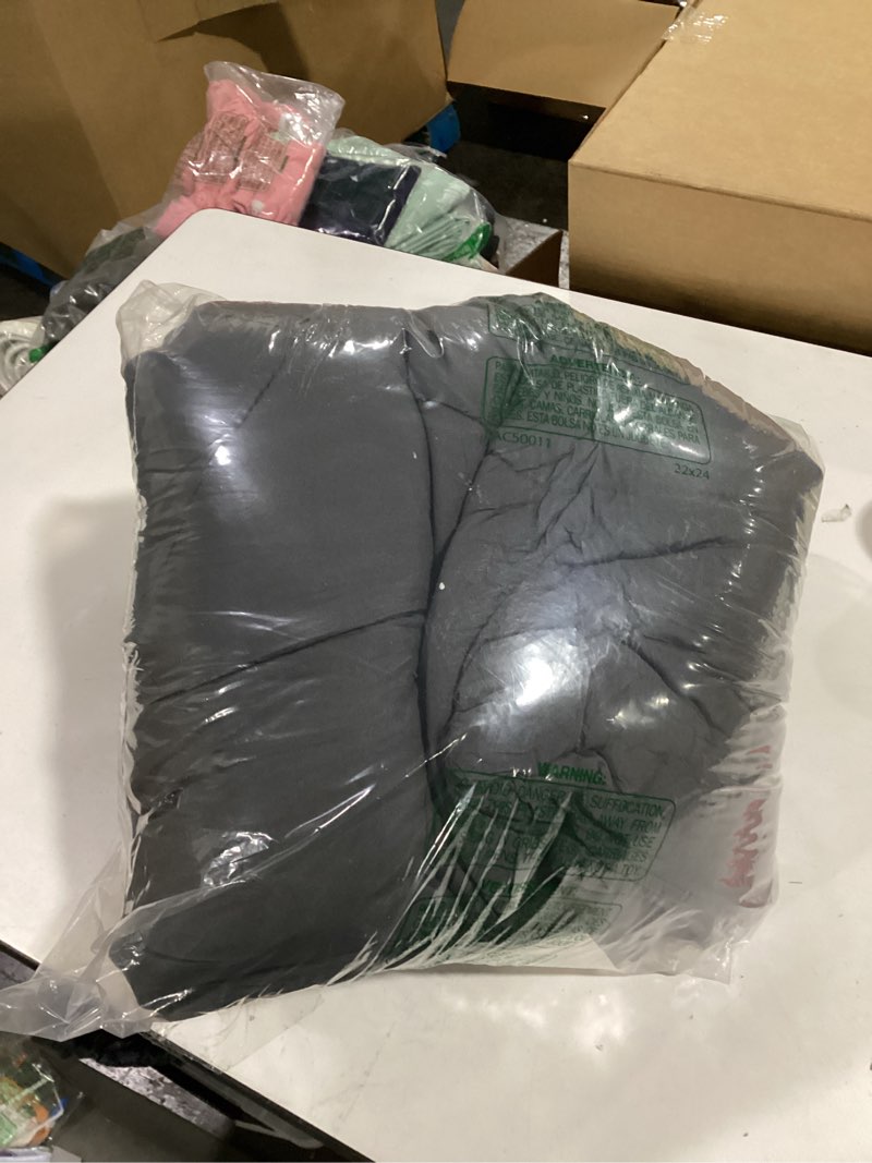 Condition photo showing Good Condition for cozy lux Cover Full Size - for Kids & Adults, Zipper Closure, 1 Gray comforter 