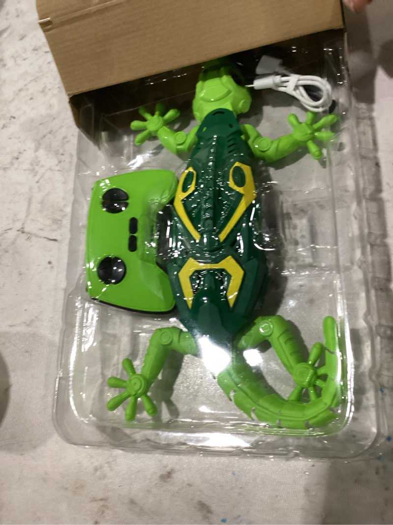 Condition photo showing Good Condition for envyvip rc wall crawler gecko, rechargeable remote control robot kids toys, wall climbing funny prank toys birthday gifts for boys & girls ages 4 and up, upgrade low noise (green)