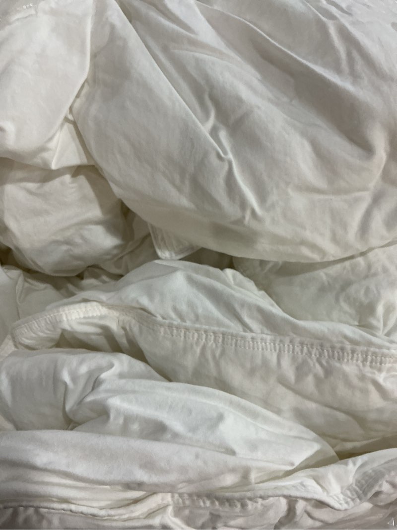 Condition photo showing Good Condition for lightweight premium down alternative comforter, full/queen, white