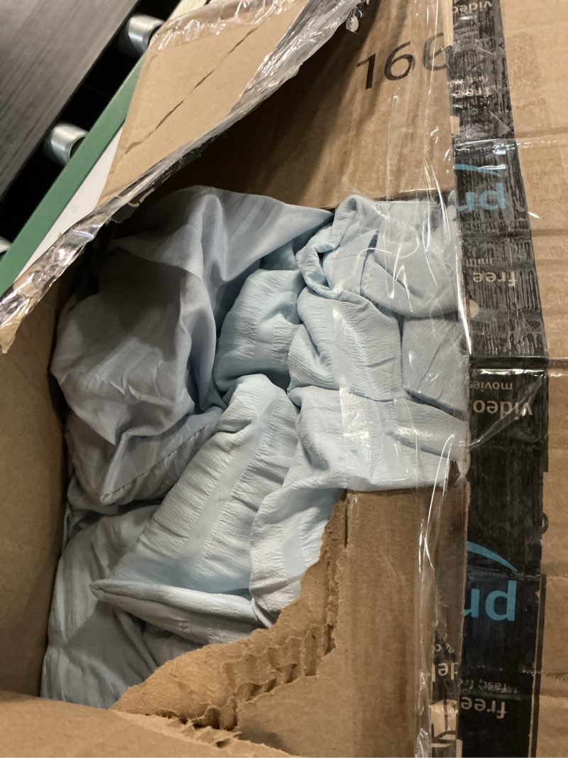 Condition photo showing Good Condition for SkyBlue Queen Comforter Set - 3 Pieces Seersucker Lightweight Bedding Comforter Sets (1 Soft Fluffy Comforter & 2 Pillowcases) - All Seasons Cozy Modern Bed Sets 10skyblue Queen (90''*90'')