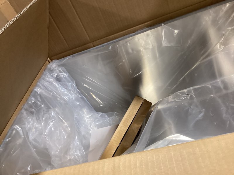 Condition photo showing Good Condition for xxl stainless steel cat litter box with high side,no sharp edges for big cats,one-piece deep metal litter box with curved low entry,anti-leakage,non-sticky,easy cleaning(side entry) side entry:24.8"×17"×12"