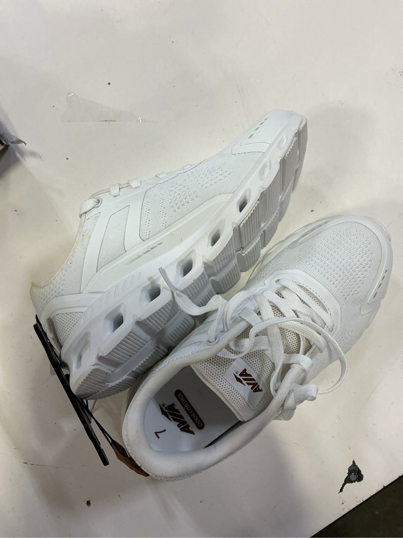Condition photo showing Good Condition for avia women's athletic light runner shoes size 7