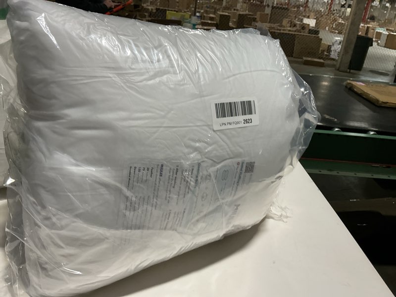 Condition photo showing Good Condition for miulee pack of 2 18x18 outdoor waterproof throw pillow inserts, decorative water-resistant pillow cushion for patio garden 18x18 inch (pack of 2)