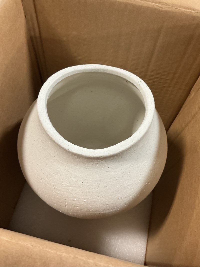 Condition photo showing Good Condition for White Ceramic Vase - Large 11.8 Inch Tall Floor Vase for Centerpieces, Farmhouse Rustic Minimalist Home Decor for Living Room, Enterway, Wedding (Sandstone White) Sandstone White 11.8 Inch