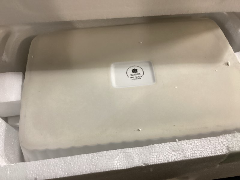 Condition photo showing New/Like New for MALACASA Casserole Dishes for Oven, Porcelain Baking Dishes, Ceramic Bakeware Sets of 4, Rectangular Lasagna Pans Deep with Handles for Baking Cake Kitchen, White (9.4"/11.1"/12.2"/14.7"), Series White Set of 4-Rectangular