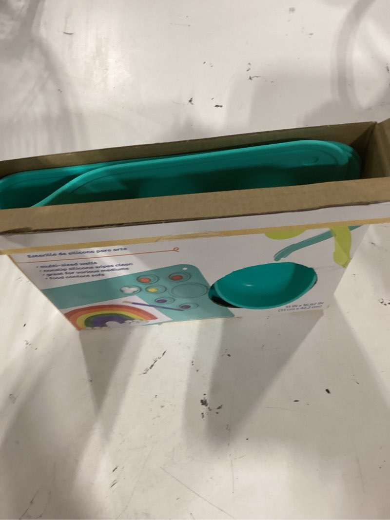 Condition photo showing Good Condition for silicone art mat