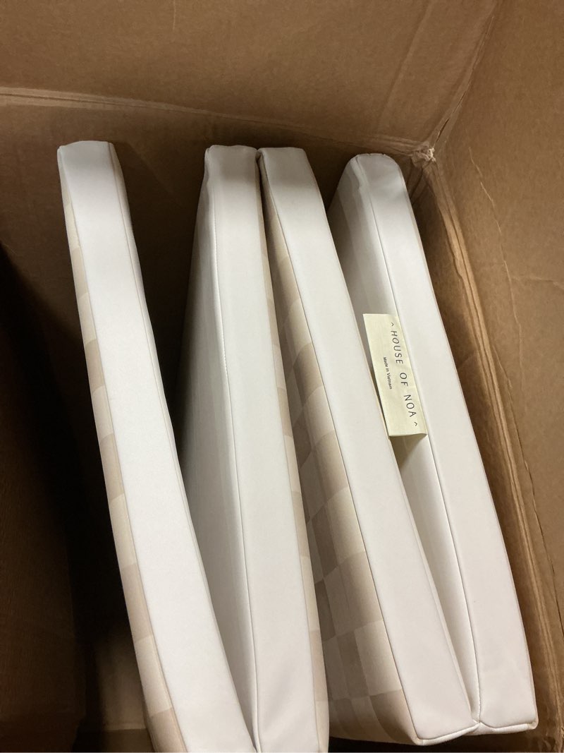 Condition photo showing Good Condition for house of noa foldable baby tumbling mat – foldable kids play mat | durable, stylish, and cushioned design almond 4' x 6'