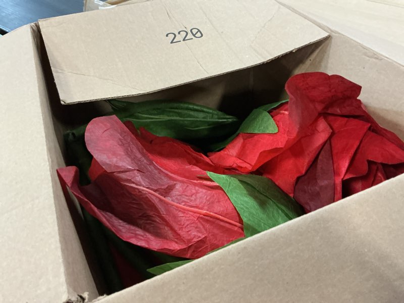 Condition photo showing Good Condition for 150cm/60in Giant Red Rose Huge Artificial Flowers Jumbo Rose Props Big Large Flower Props for Decoration Creative Gift for Wedding Anniversary Birthday Mother's Day 3 pcs ( similar 