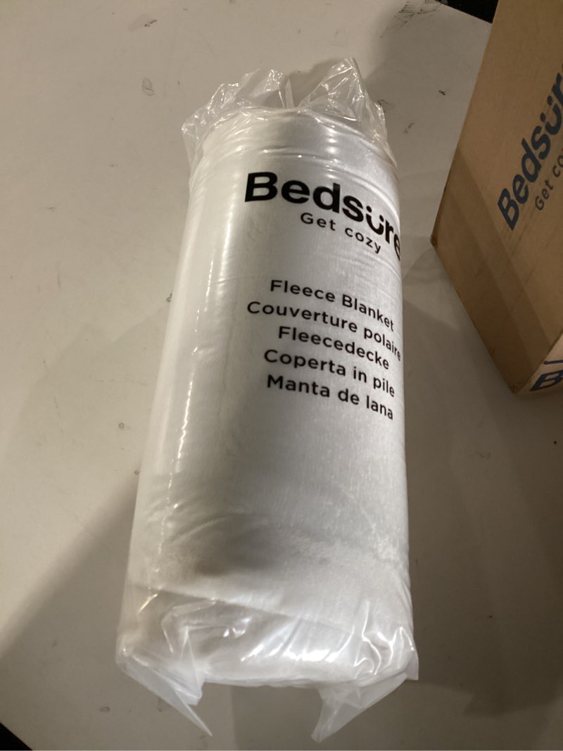 Condition photo showing New/Like New for Bedsure GentleSoft Fleece Blankets Queen Size White - Bed Blanket Soft Lightweight Plush Fuzzy Cozy Luxury Microfiber, 90x90 inches White Queen (90" x 90")