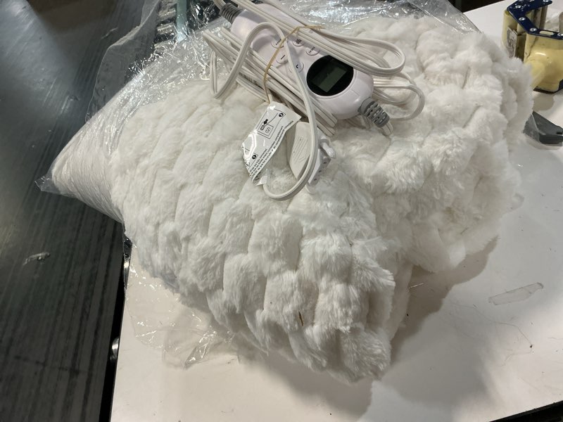 Condition photo showing Good Condition for anysay heated blanket throw with 1/2/4/6/8 hours auto-off 10 heat level, 50'' * 60'' cozy faux rabbit fur bubble electric blanket with overheat protection(white)