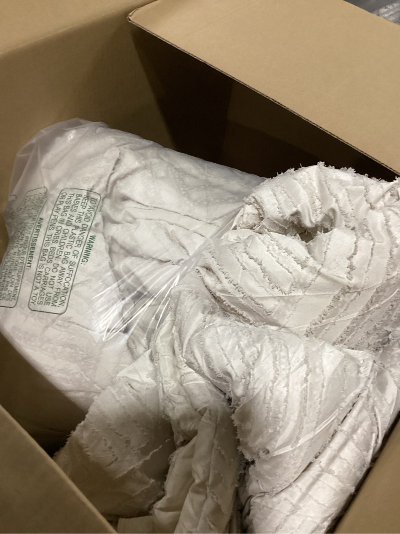 Condition photo showing As Is for Litanika California King Comforter Set Beige, 3 Pieces Cream Tufted Boho Farmhouse Bedding Comforter Sets, Lightweight Fluffy Comforter Bed Set for All Season (104x96In Comforter and 2 Pillowcases) California King (104"x96") 01-beige