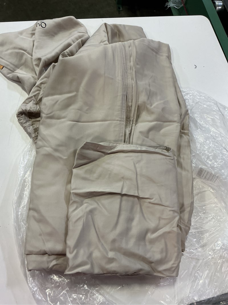 Condition photo showing Good Condition for bamboo duvet cover set color sand size full/queen 