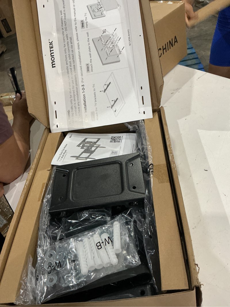 Condition photo showing Good Condition for montek heavy duty tv wall mount for 37-90 inch tv up to 165lbs, 4x load tested, full motion with dual articulating arms, tool-free tilt, swivel & extend, vesa 200x100 to 600x400, fits 12“/16" studs 37-90" full motion tv wall mount