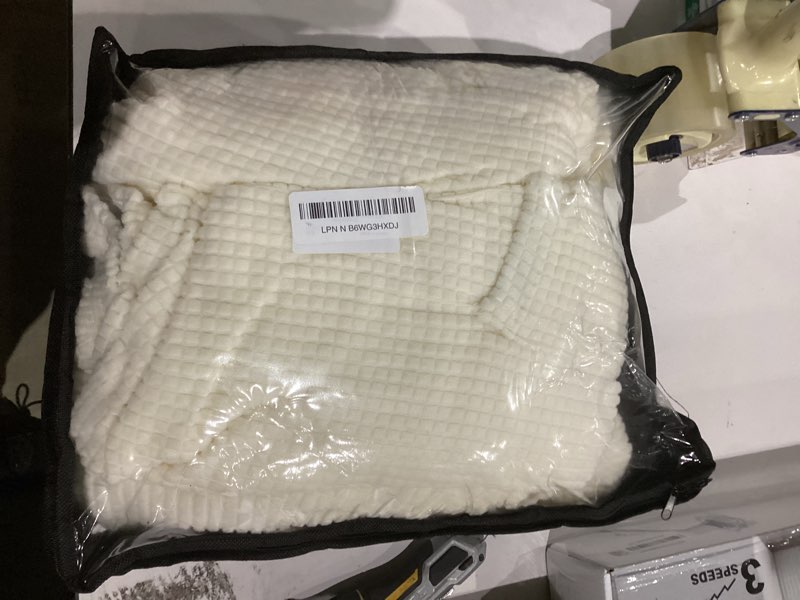 Condition photo showing New/Like New for TAOCOCO Recliner Loveseat Slipcover, 6 Pieces Dual Recliner Sofa Covers for 2 Seat Dual Reclining Loveseat Couch, Stretch Soft Jacquard Pattern Furniture Protector with Elasticity (Beige White) Beige 2 Seat