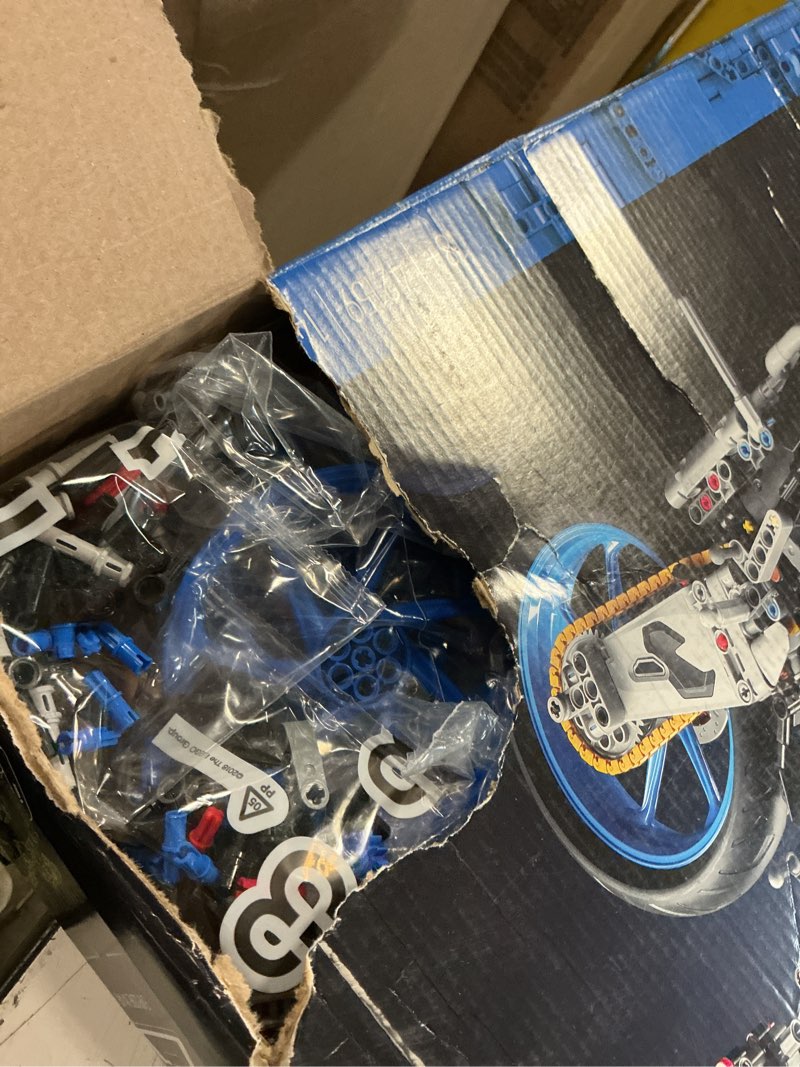 Condition photo showing Good Condition for lego technic yamaha mt-10 sp 42159 advanced building set for adults, this iconic motorcycle model for build and display makes a great gift for fans of yamaha vehicles or motorcycle collectibles