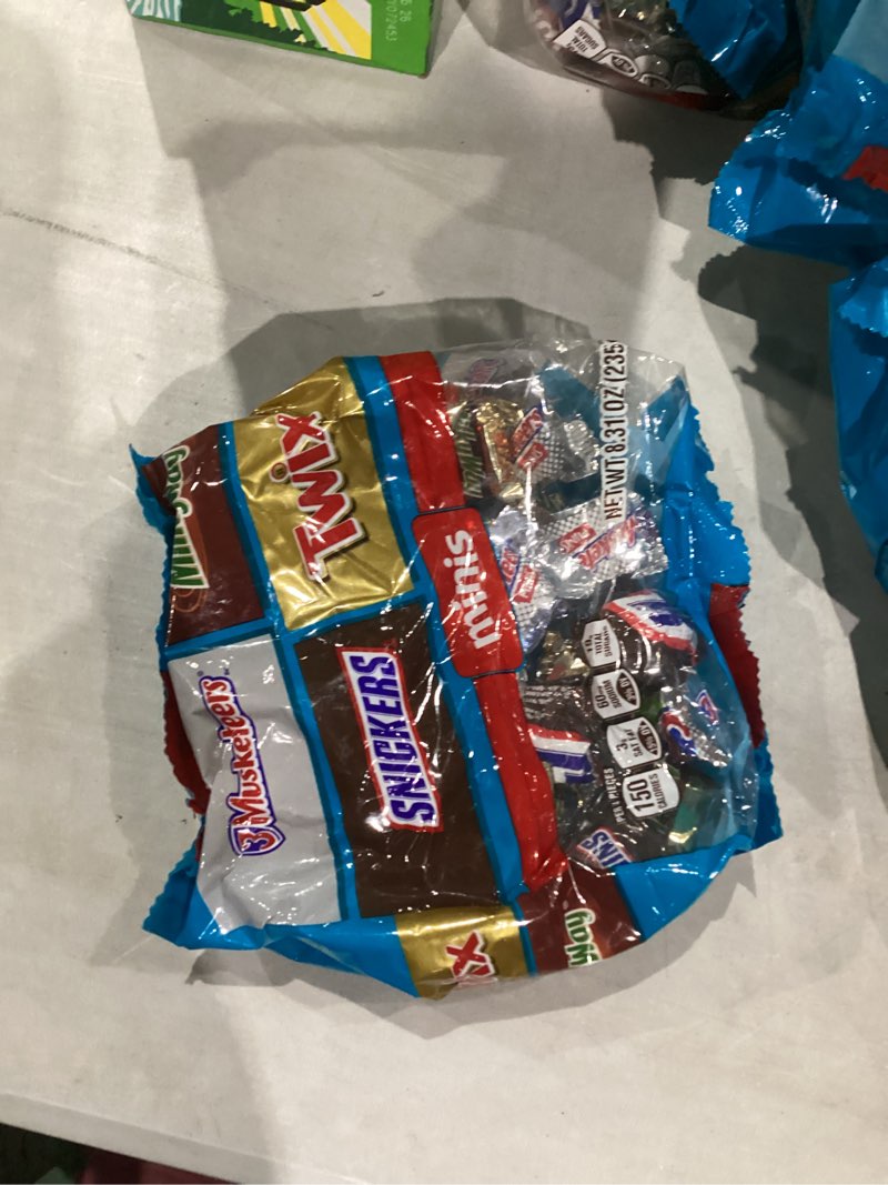 Condition photo showing Good Condition for Mars Fun Size Variety Pack Chocolate Favorites Minis Size Candy Bars 3 Musketeers, Milky Way, Snickers, Twix - 8.31 oz
