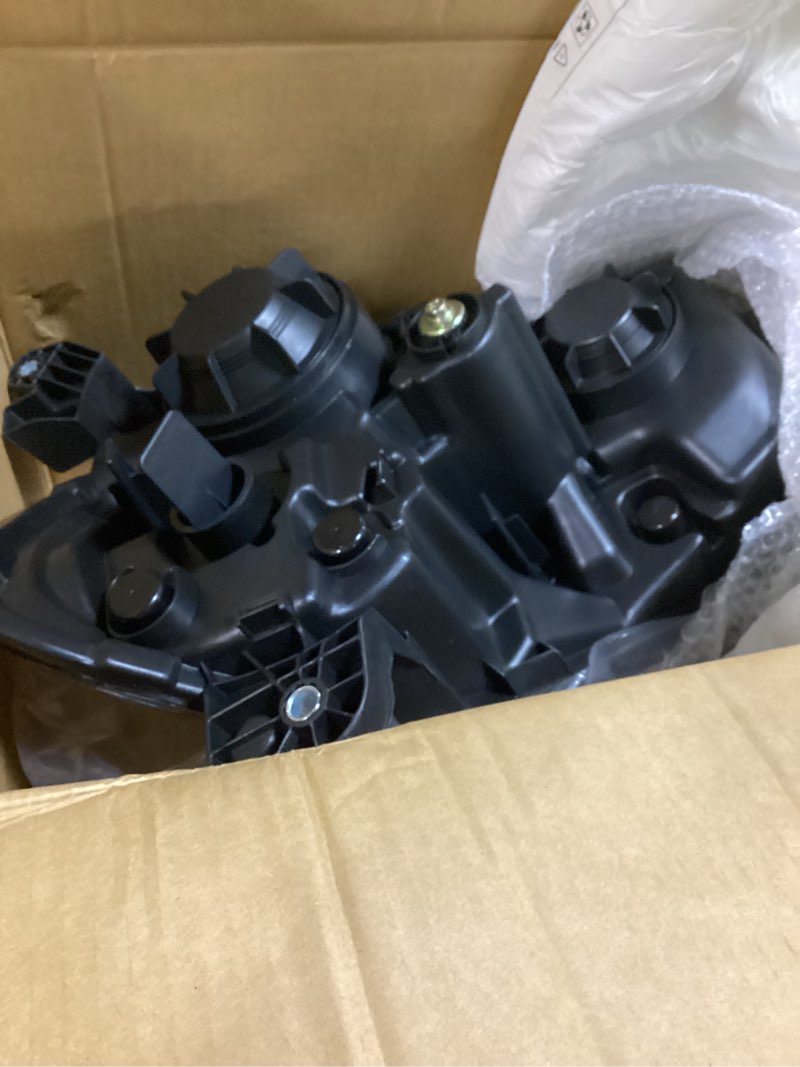 Condition photo showing Good Condition for Yingtour Headlight Assembly Compatible with Kenworth T680 2013 2014 2015 2016 2017 2018 2019 2020 2021 Halogen Headlights Headlamps W/Bulbs (Left)
