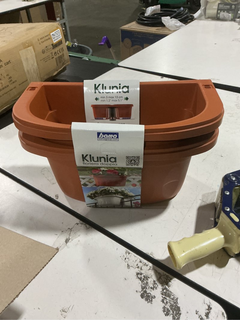 Condition photo showing New/Like New for apollo adjustable railing planter, double-sided, 16" terra cotta