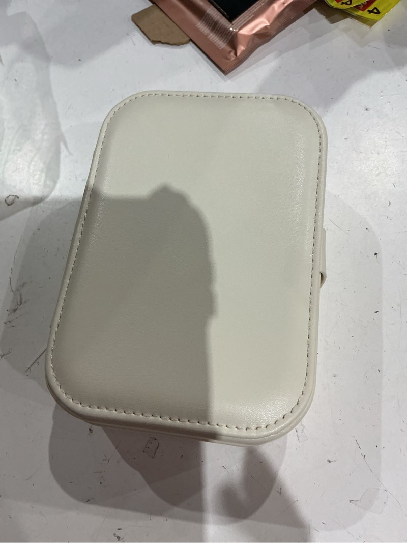Condition photo showing Good Condition for vlando travel jewelry case for women girls, gifts for mother, pu leather small jewelry box for rings, necklaces, bracelets, earring holder organizer storage for travel essentials - beige a.beige