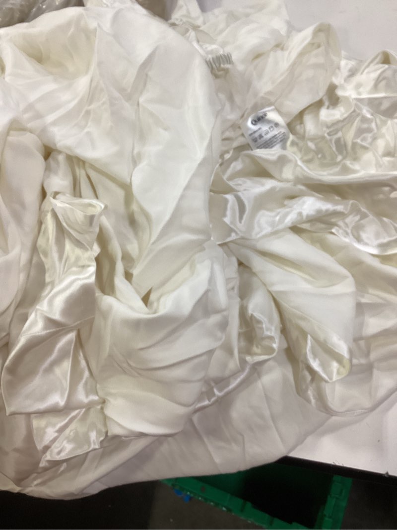 Condition photo showing Good Condition for bamboo sheet set size: queen