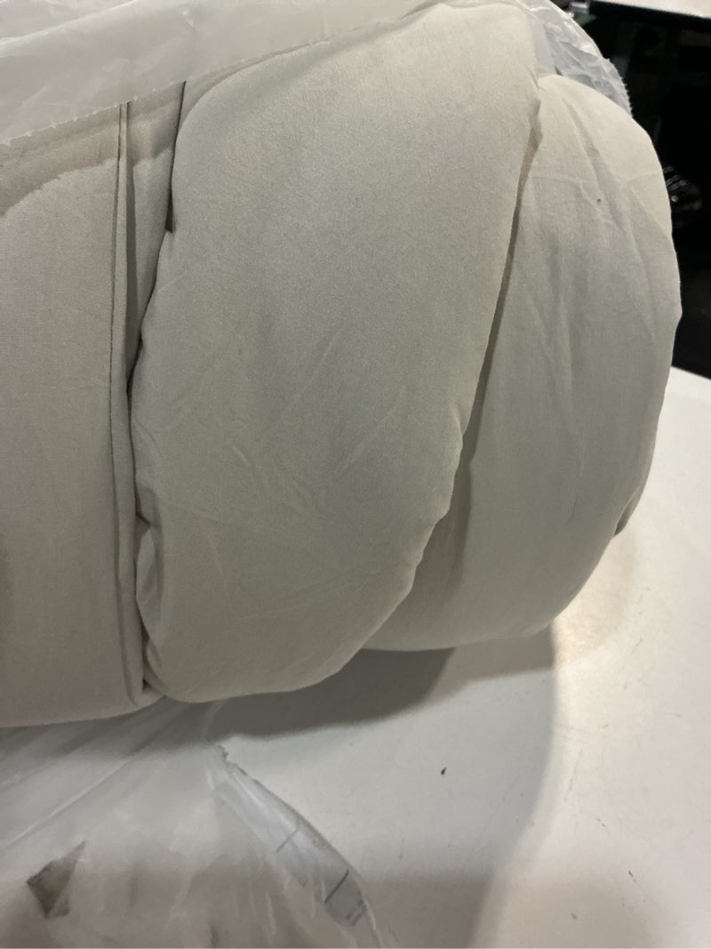 Condition photo showing Good Condition for bedsure king size comforter set beige, soft prewashed king bedding, quilted comforter with clover design, down alternative comforter for all seasons, 3 pieces bed set with 2 pillow shams king(104"x90") 31 - beige - clover