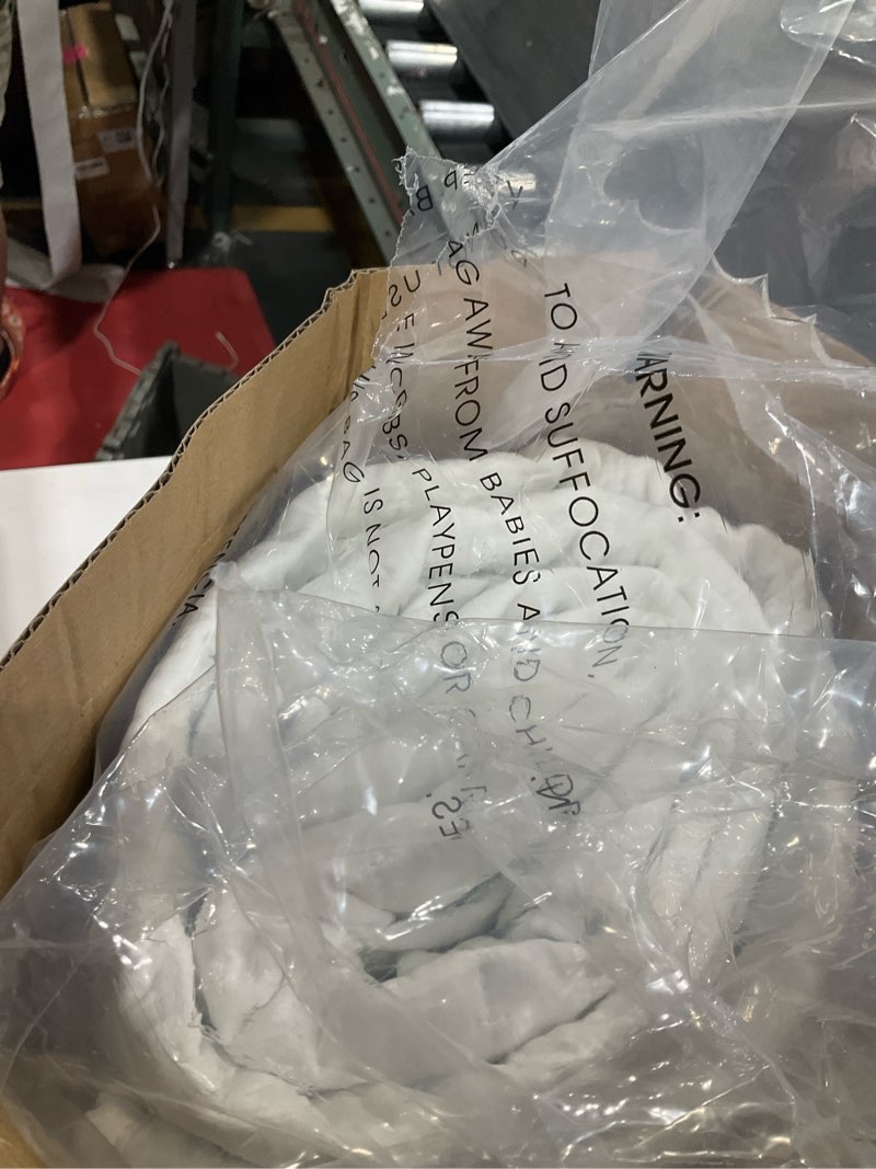 Condition photo showing item condition for WRENSONGE White Quilt Set Queen Size-3 Pieces Lightweight Bedspreads Summer Coverlet for All Season, Soft Quilt Bedding Set with 2 Pillow Shams Suitable for Bed & Couch Arctic White Full/Queen (90"x 94")