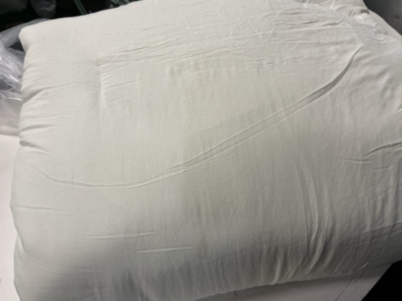 Condition photo showing Good Condition for bedsure oversized king comforter, ivory soft prewashed bedding for all seasons, gentlesoft™ bed set, 1 lightweight comforter (120\"x98\")  oversized king(120\"x98\") 18 - ivory