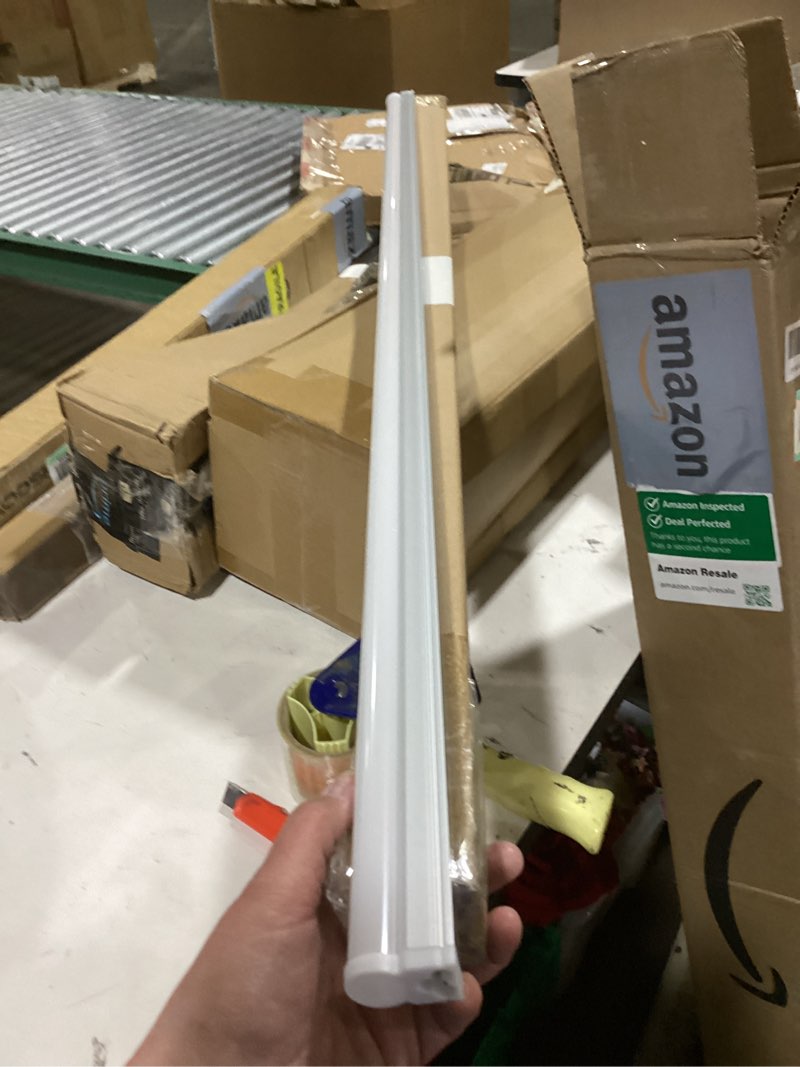 Condition photo showing Good Condition for barrina (1 pack) t5 led shop light, 4ft, 2200lm, 6500k (super bright white), 20w, utility shop light, ceiling and under cabinet light, etl listed 6500k 1 pack