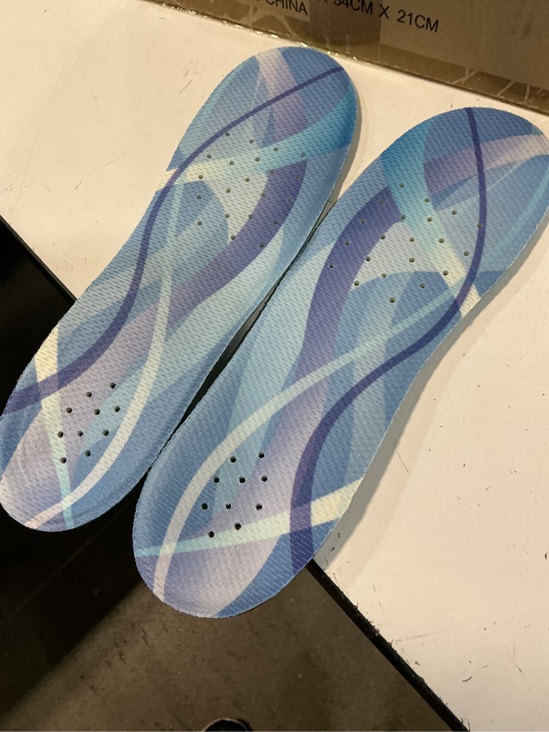 Condition photo showing Good Condition for (6 pcs)japan daiso gel insoles