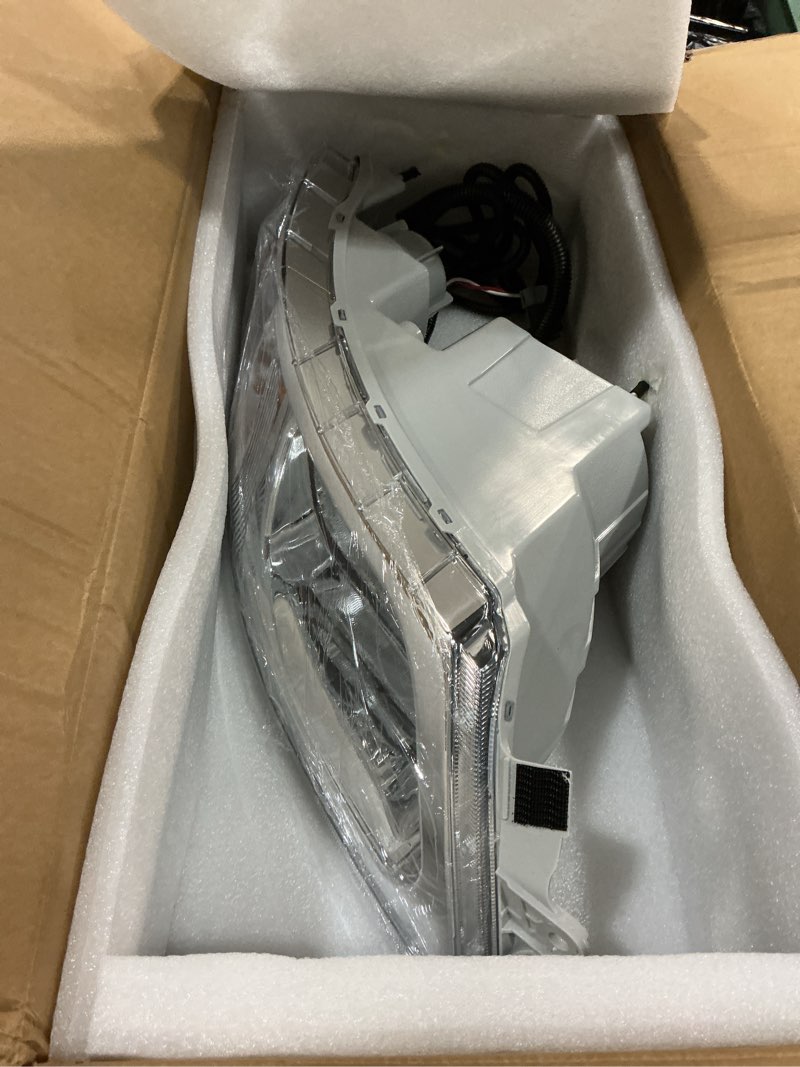 Condition photo showing Good Condition for high soar headlight assembly drl for international harvester 3200 3300 4100 sba 4200 4300 4400lp 4400 4900 8500 transtar 8600 truck, headlamp replacement right/passenger side