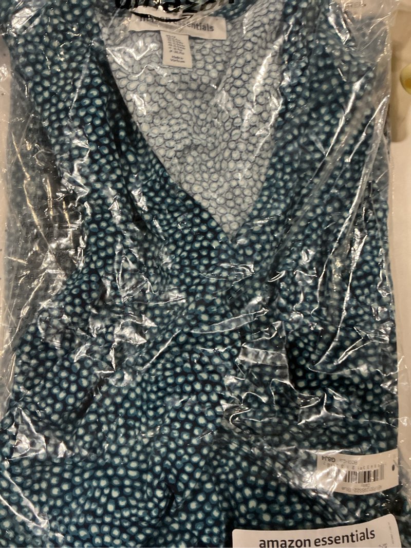 Amazon Essentials Women's Classic Cap Sleeve Wrap Dress (Available in Plus Size), Blue Daisy, 1X