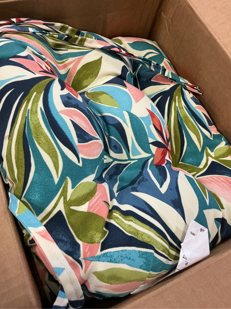 Condition photo showing Good Condition for blazing needles rounded back outdoor chair cushion, 16" x 16", somap multi 4 count 16" x 16" somap multi 4