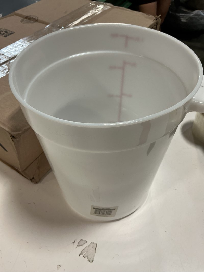 Condition photo showing Good Condition for winco heavy-duty round food storage container, 8 quart, white