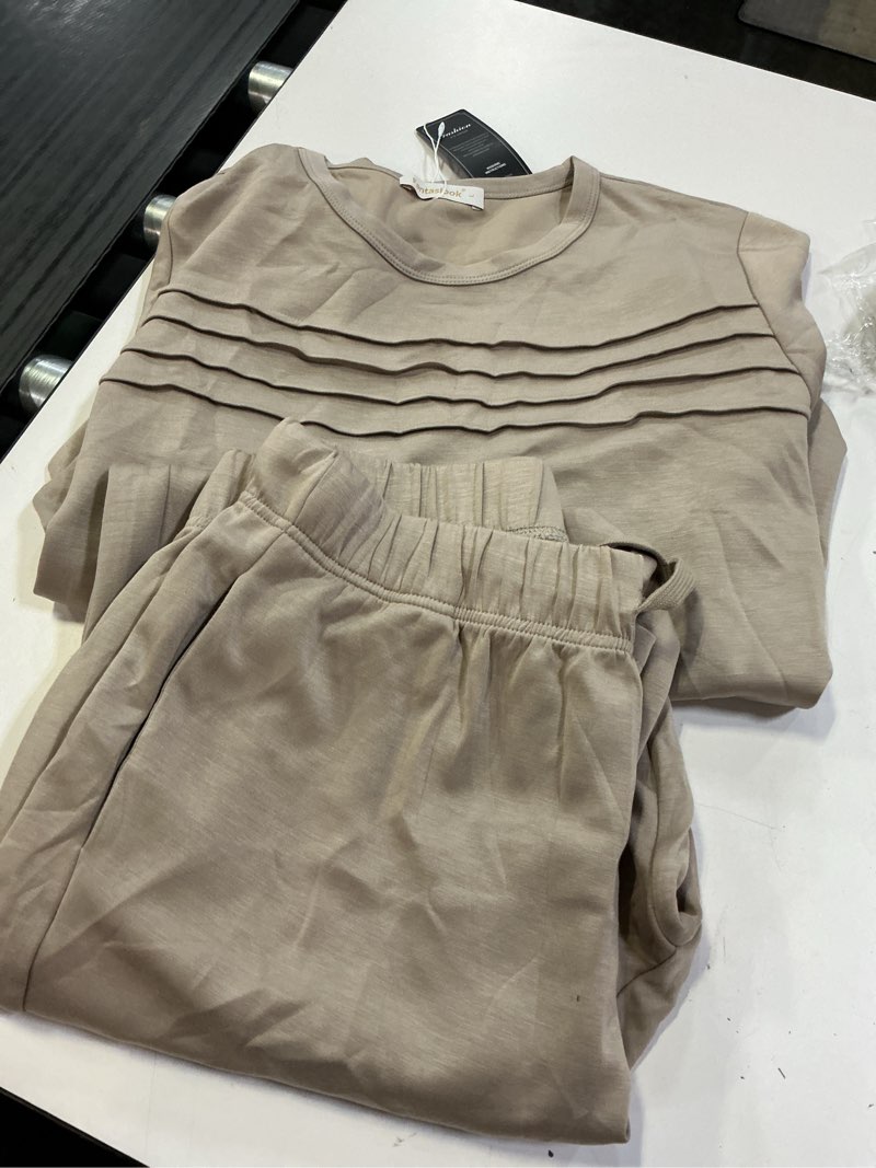 Condition photo showing Good Condition for fantaslook two piece sets for women fall travel vacation outfits pleated long sleeve lounge sets wide leg pants  size l